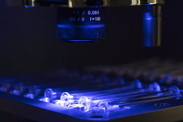 Focus on light testing of plastic consumables for Diagnostics and Life Sciences.